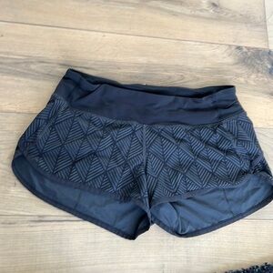 Lululemon 2.5” lined speed short